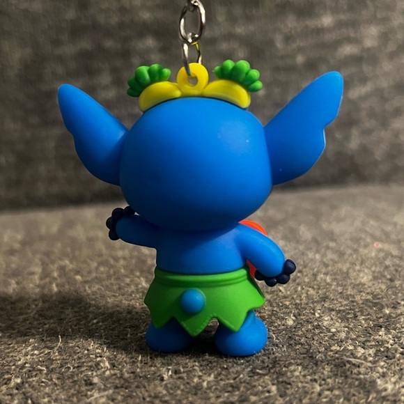 Stitch Playing Ukulele Hawaiian Themed 2.5” Keychain - Picture 5 of 5